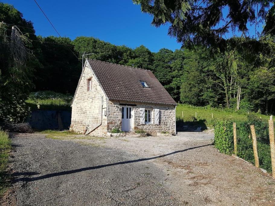 Gîte en lisière de forêt andaine Perrou Extérieur photo
